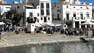 Rebajan la masificación en Cadaqués, Girona: la mitad de pasajeros de cruceros desembarcarán en agosto