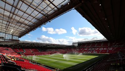 Hombre fue arrestado por presuntos cánticos de tragedia en el partido Manchester United vs Burnley