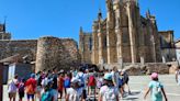 La expedición infantil en el Camino de Santiago llega hoy a su última etapa: los salenses se adentran en Astorga y su impontente Palacio de Gaudí