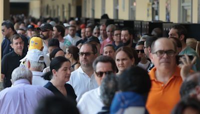 Panamá vota entre largas filas y calor a un nuevo presidente que "haga bien su trabajo"