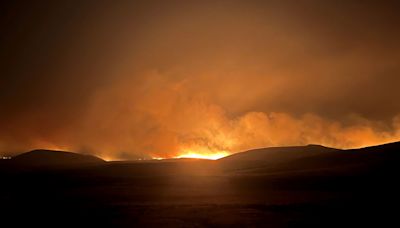 The Durkee wildfire is the largest in the U.S. High winds and thunderstorms are making it worse