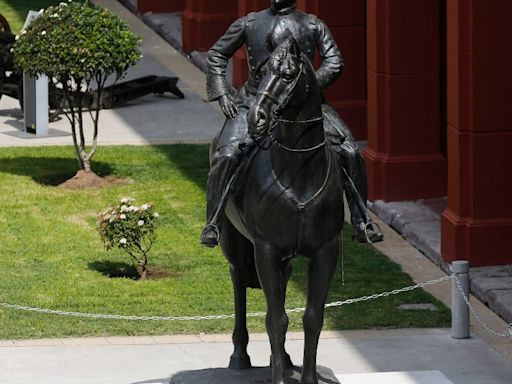 “Me da miedo traer de vuelta al general Baquedano”: Tohá por plaza Italia