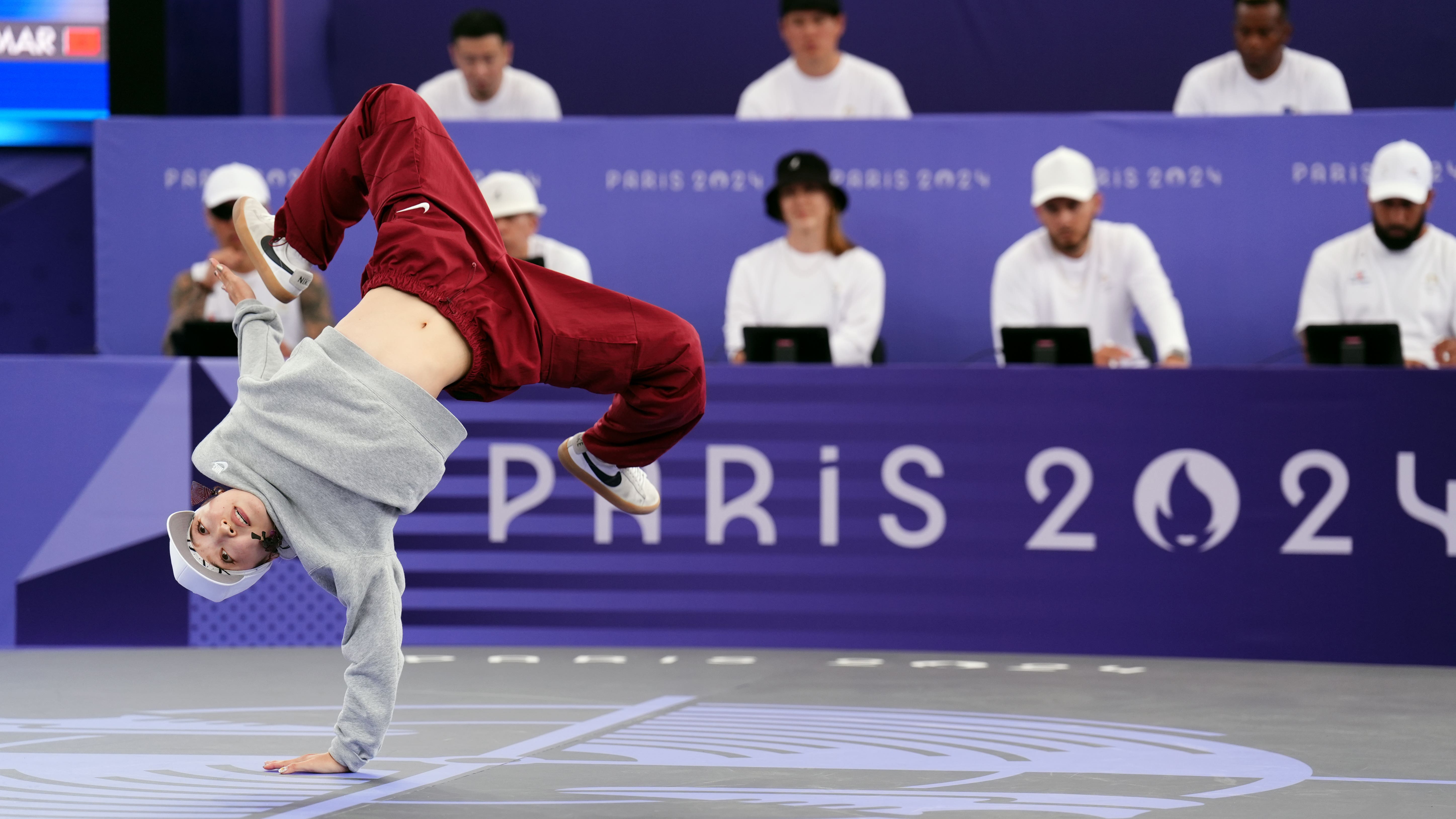 Breaking is not bad – the B-girls face-off and delight the Paris crowds