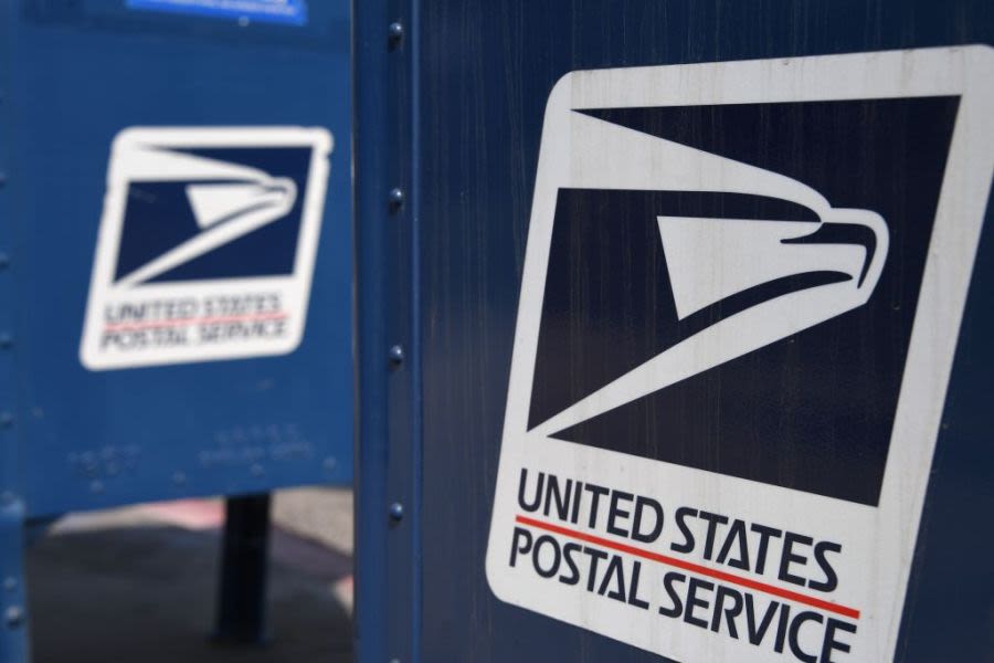 Two men rob Dublin postal carrier Monday