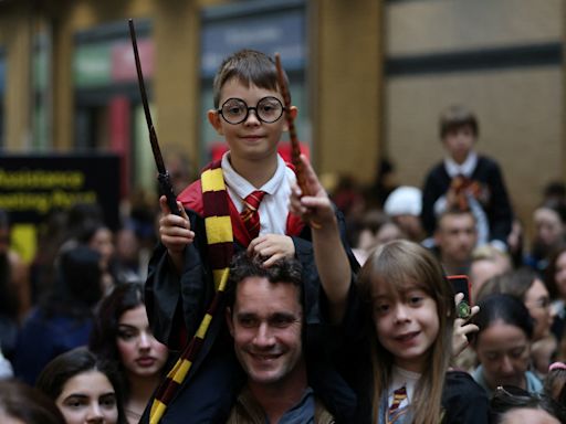 Cómo el fenómeno de 'Harry Potter' sigue generando millones al turismo de estas ciudades