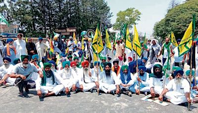 Farmers stopped from moving towards PM’s Hoshiarpur rally