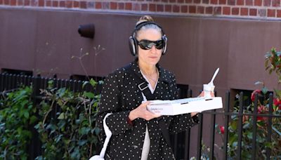 Sarah Jessica Parker Is the Chicest Pizza Delivery Woman There Ever Was