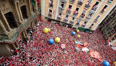 Con el 'chupinazo', inician las fiestas de San Fermín en Pamplona