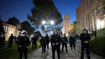 "Capítulo oscuro": Día de violencia y tensión en campus de UCLA tras ataque a manifestantes - La Opinión