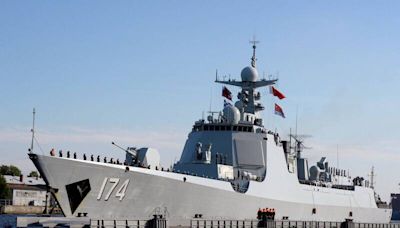 俄海軍慶祝成立328周年 解放軍艦艇編隊不缺席