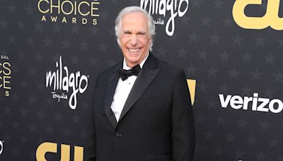 Henry Winkler Details Dublin Hotel Fire to Irish Reporter Who Seemingly Doesn’t Recognize Him