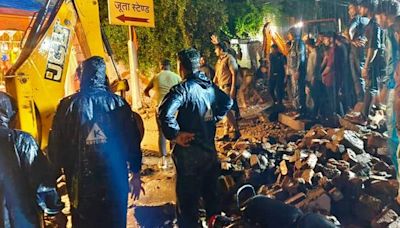 Five officials, including two cops, suspended over Ujjain wall collapse