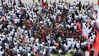 DMK protests against Centre for ‘being partial’ in allocating funds to Tamil Nadu