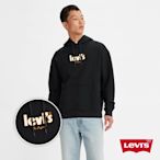 Levis 男款 寬鬆版重磅口袋帽T / 精工刺繡徽章海報體Logo / 400GSM厚棉 魚子黑