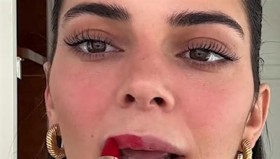 Kendall Jenner nos enseña cómo se hace los labios sin perfilar