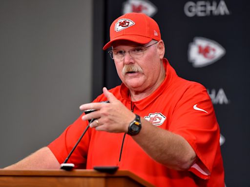 Andy Reid hizo historia al renovar con los Kansas City Chiefs por $100 millones de dólares - La Opinión