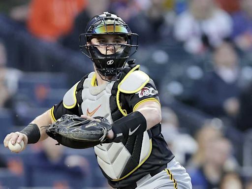 Pirates send struggling Henry Davis to minors, activate Yasmani Grandal