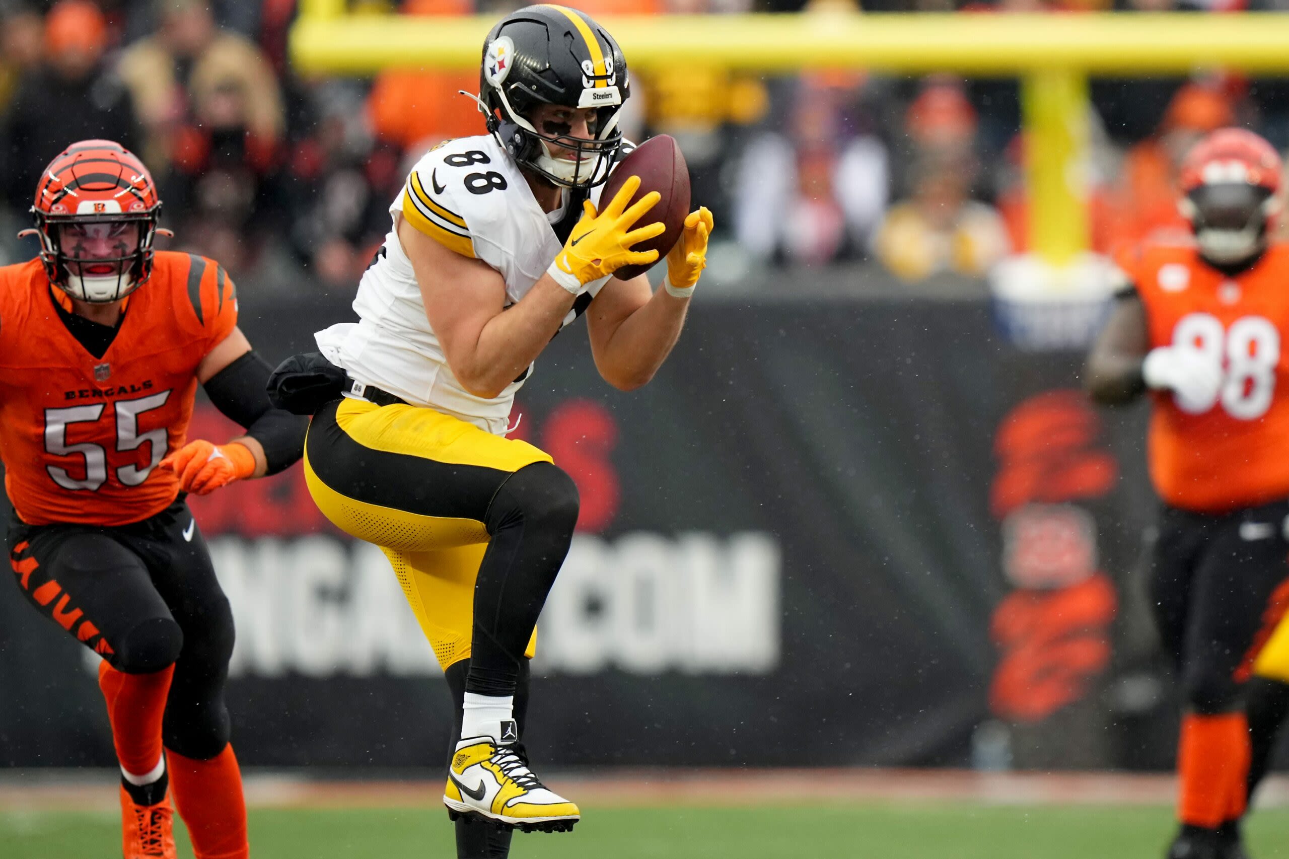 Steelers TE Pat Freiermuth gets honorable mention on ESPN rankings