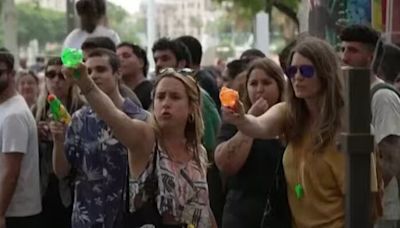 Un alcalde de Panamá ofrece viajes gratis a los turistas agredidos con agua en Barcelona