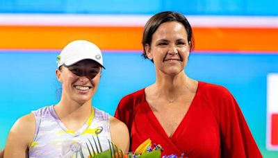 Iga Swiatek v Lindsay Davenport: comparing WTA greats as Pole moves level in all-time No 1 standings