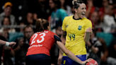 Brasil vence algoz que estava "engasgado" no handebol feminino