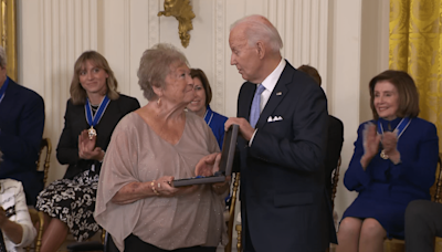 Jim Thorpe receives the Medal of Freedom