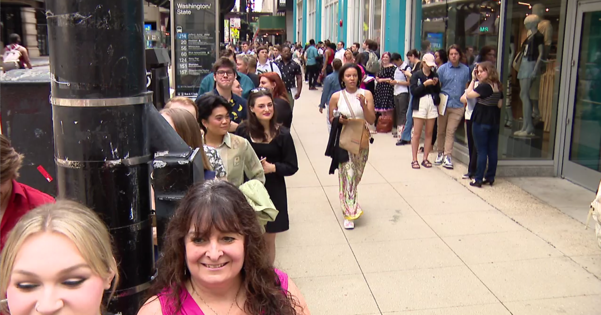 Hundreds line up in hopes of making Broadway or touring cast of "Wicked"