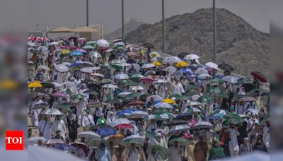 Soaring temperatures scorch pilgrims on Haj in Saudi Arabia - Times of India