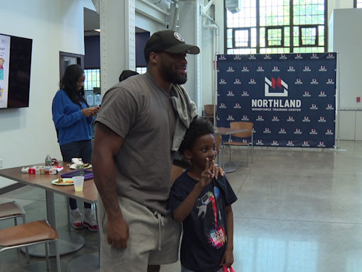 Buffalo Bills running back Ray Davis helps support foster youth in WNY