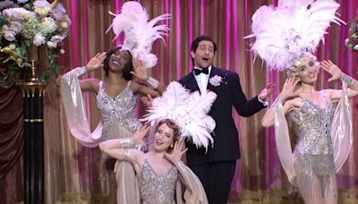 Video: Jake Gyllenhaal Sings Boyz II Men and FOLLIES Parodies on SNL Season Finale