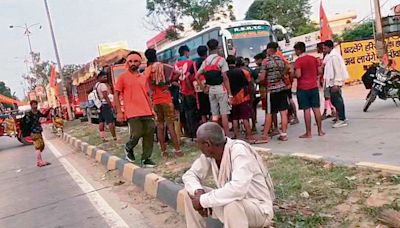 Hit by bus, ‘kanwar’ falls on road; pilgrims block road