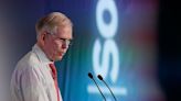 Legendary investor Jeremy Grantham says the stock bubble is still deflating and the market will bottom in 2024 amid the Fed's 'horror show'