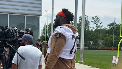 Browns OT Dawand Jones reveals where he’s at in his rehab from knee surgery, welcoming his best friend, and more: Mary Kay Cabot