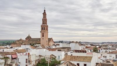 Campanarios que cantan al unísono y altas torres que distinguen a su paisaje: así es el pueblo más grande de Sevilla