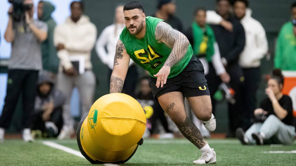 Former Oregon DT Popo Aumavae signs with Carolina as an undrafted free-agent