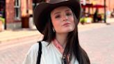 Larissa Manoela usa looks na estética ‘cowboycore’ em viagem ao Texas