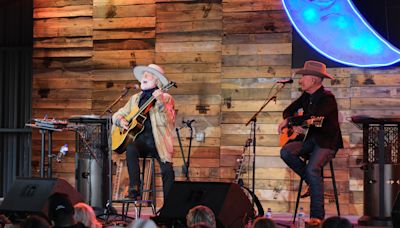 Murphey-Lovett benefit concert raises more than $52,000 for wildfire recovery efforts