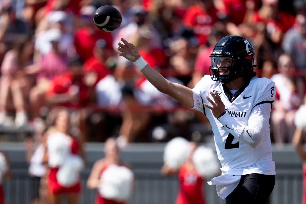 Cincinnati Bearcats bring home Victory Bell with win over Miami RedHawks / Replay