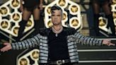Robbie Williams en mal de célébrité à Londres… Arielle Dombasle a hâte de goûter l’eau de la Seine lors des JO…