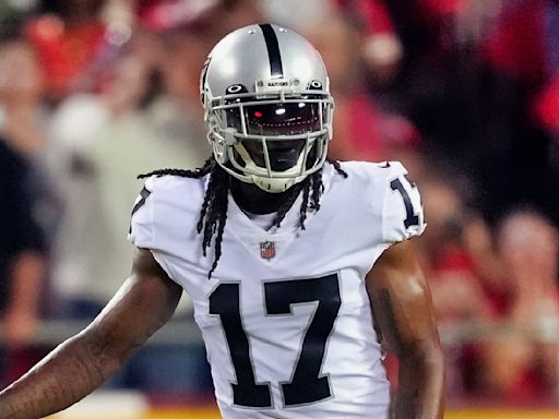 Raiders Superstar WR Davante Adams Drops Massive Hint On Which Team He's About To Get Traded To With Interesting Social...