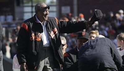 Willie Mays dies at 93: Tributes pour in for legendary 'Say Hey Kid' | Sporting News