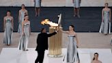 París recibe la llama olímpica en Atenas