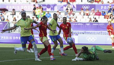 Athenea y Alexia certifican el primer puesto de España (0-2)