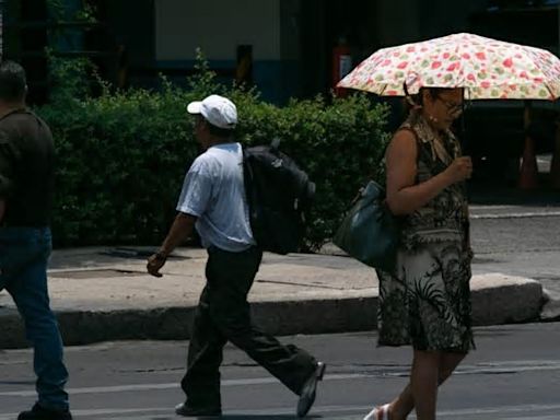 Ola de calor no cede en CDMX; prevé temperaturas de hasta 33º esta tarde