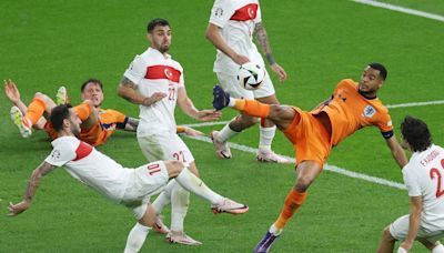 Denis Walsh: Soccer’s style change has crossed out the one type of dive it would be nice to see more of