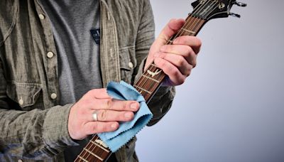 How to clean your guitar better