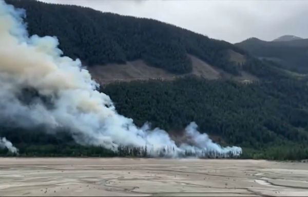 Canadians are hopeful shifting winds may push wildfire away from the oil sands hub of Fort McMurray - WSVN 7News | Miami News, Weather, Sports | Fort Lauderdale