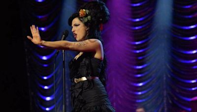 Review: ‘Back to Black’ fashions a respectable biopic from Amy Winehouse’s sad, brief life