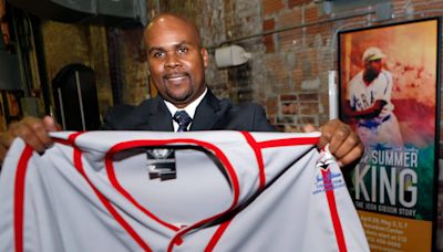 Descendants of Negro League stars celebrate long-awaited MLB stat shift