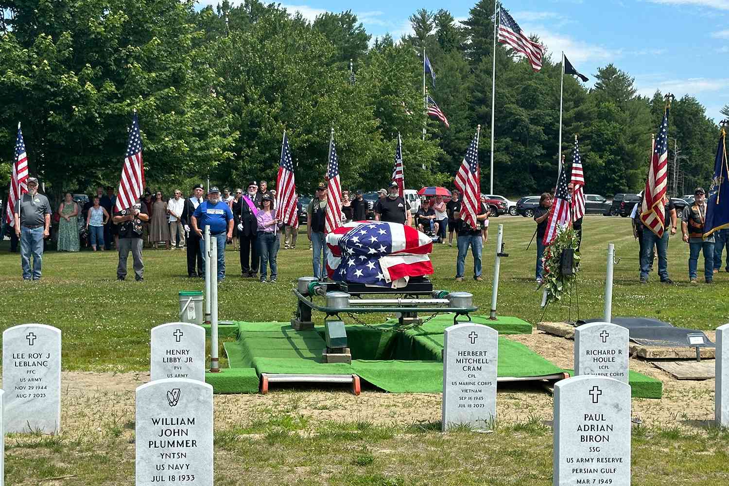 Hundreds of Strangers Attend Funeral of U.S. Veteran Who Died Alone at Nursing Home